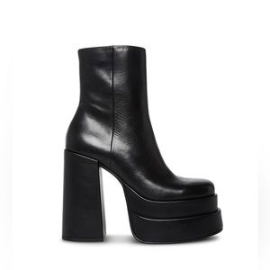 NWT Steve Madden Cobra Black Leather Platform Boots